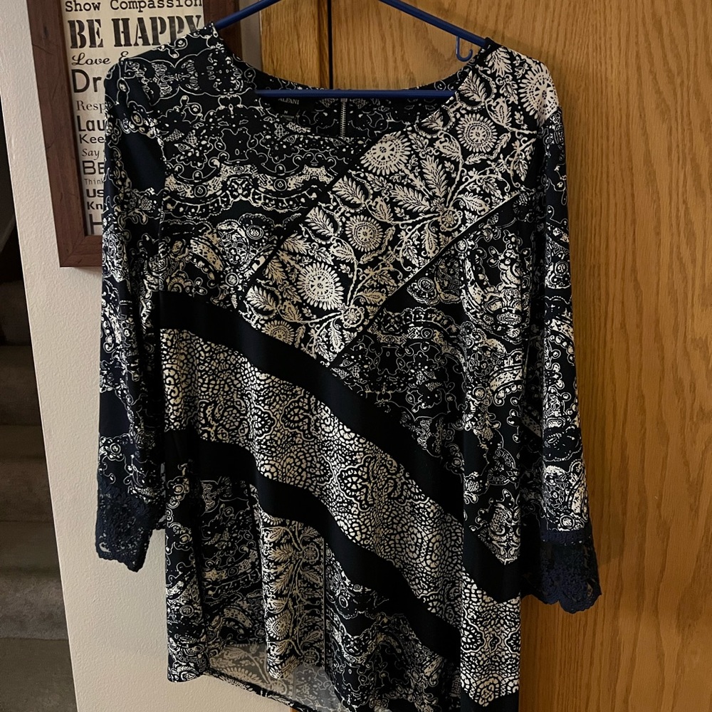 ALFANI LONG SLEEVE SHIRT SIZE MEDIUM, blue and white